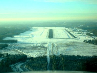 C-172 on final YMM RW 25