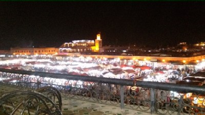 die Aussicht geniessen am Hauptplatz von Marrakesch